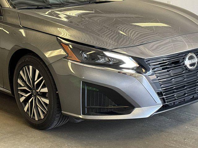Photo of 2024 Gun Metallic Nissan Altima