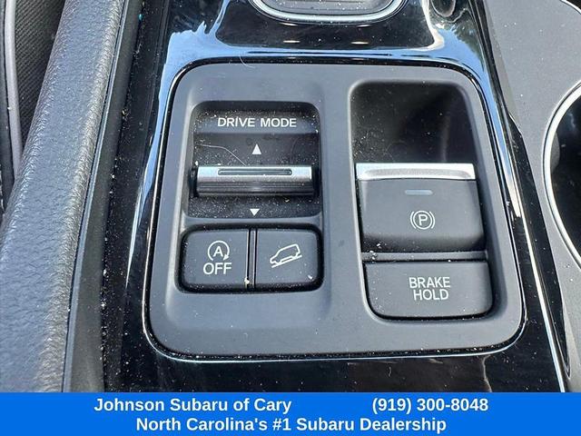 Photo of 2025 Sonic Gray Pearl Honda Pilot