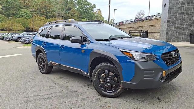 Photo of 2023 Ice Silver Metallic Subaru Outback