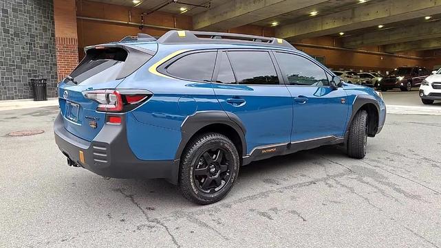 Photo of 2023 Ice Silver Metallic Subaru Outback