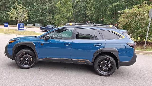 Photo of 2023 Ice Silver Metallic Subaru Outback