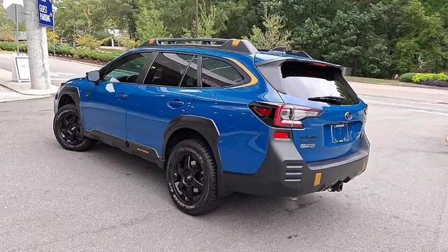 Photo of 2023 Ice Silver Metallic Subaru Outback