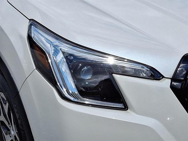 Photo of 2023 Crystal White Pearl Subaru Forester