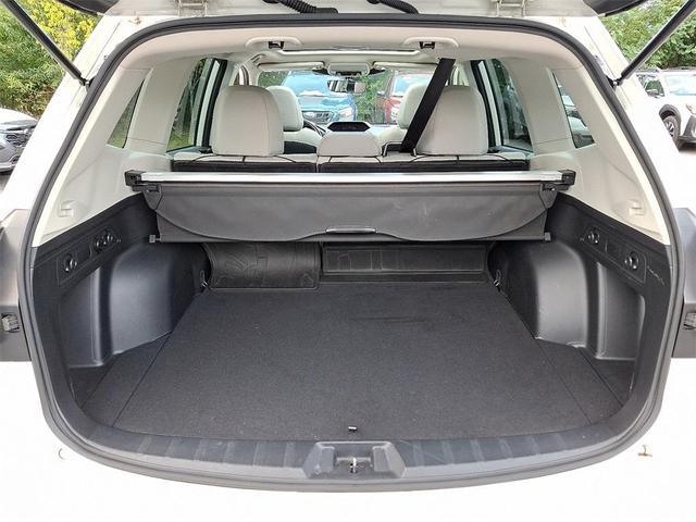 Photo of 2023 Crystal White Pearl Subaru Forester
