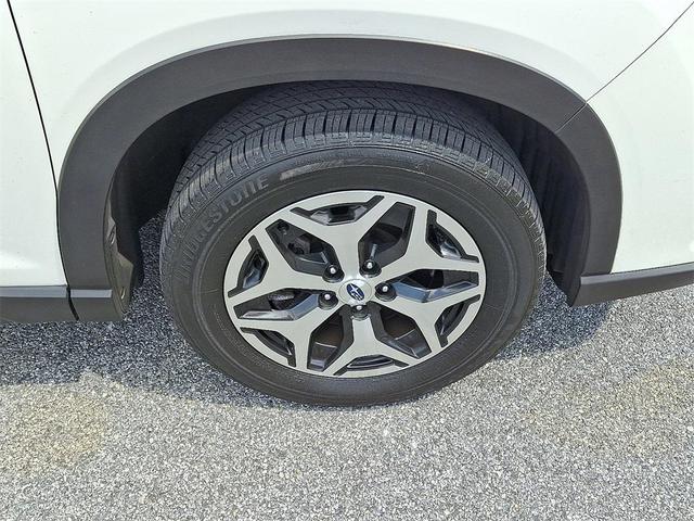 Photo of 2023 Crystal White Pearl Subaru Forester