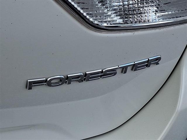 Photo of 2023 Crystal White Pearl Subaru Forester
