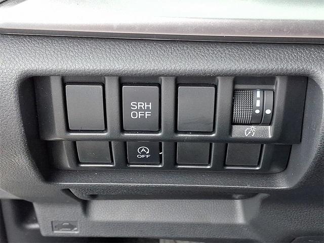 Photo of 2023 Crystal White Pearl Subaru Forester