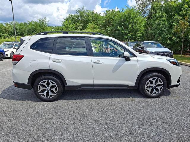 Photo of 2023 Crystal White Pearl Subaru Forester