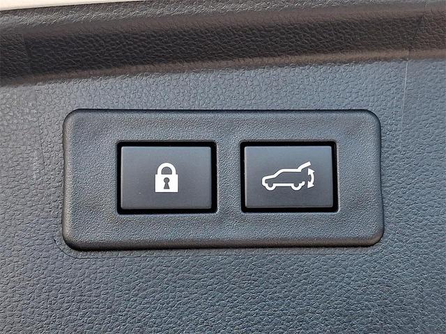 Photo of 2020 Crystal White Pearl Subaru Outback