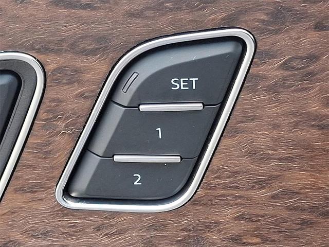 Photo of 2020 Glacier White Metallic Audi Q8