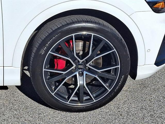 Photo of 2020 Glacier White Metallic Audi Q8