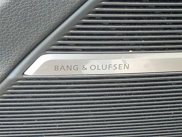 Photo of 2020 Glacier White Metallic Audi Q8