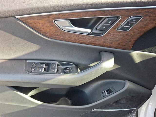 Photo of 2020 Glacier White Metallic Audi Q8