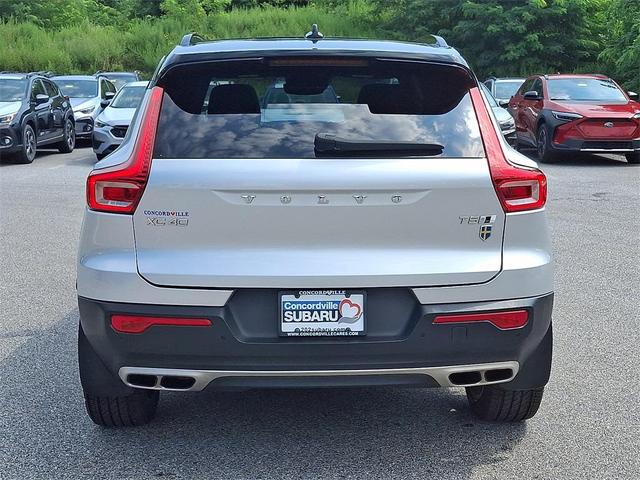 Photo of 2019 Bright Silver Metallic Volvo XC40