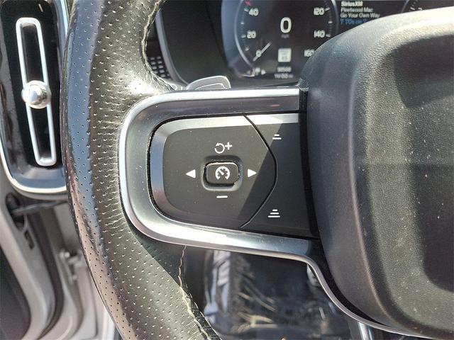 Photo of 2019 Bright Silver Metallic Volvo XC40