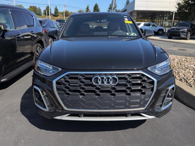 Photo of 2023 Mythos Black Metallic Audi Q5