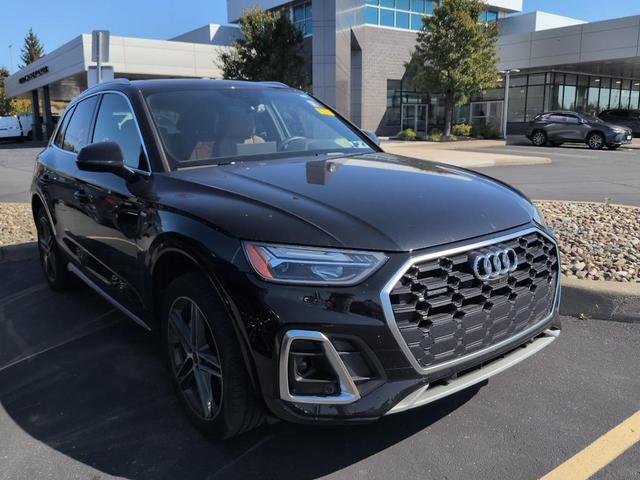 Photo of 2023 Mythos Black Metallic Audi Q5