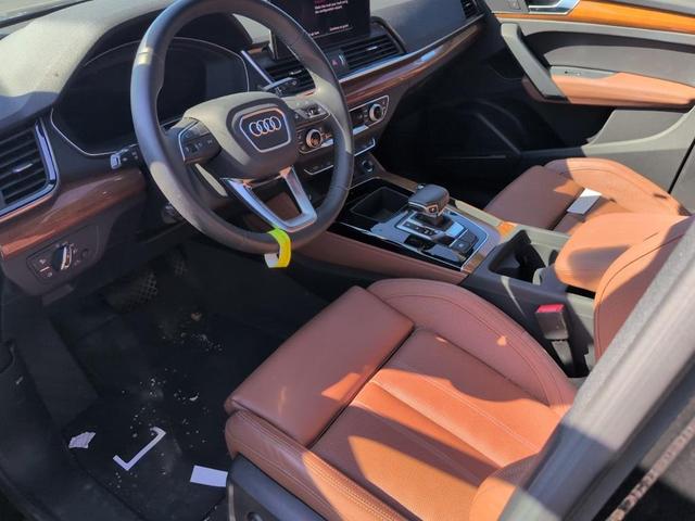 Photo of 2023 Mythos Black Metallic Audi Q5