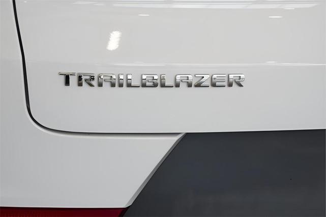 Photo of 2021 Summit White Chevrolet Trailblazer