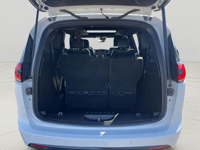 Photo of 2022 Bright White Clearcoat Chrysler Pacifica