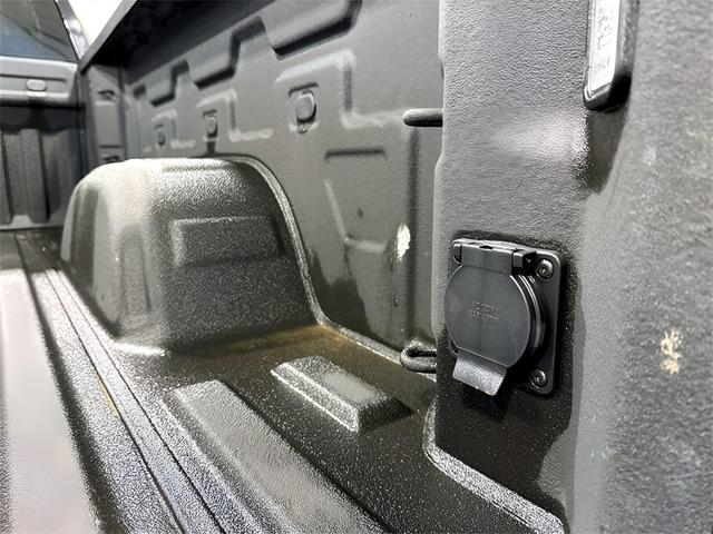 Photo of 2022 Black Chevrolet Silverado 1500