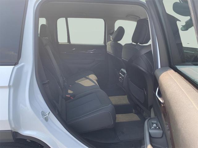 Photo of 2023 Bright White Clearcoat Jeep Grand Cherokee
