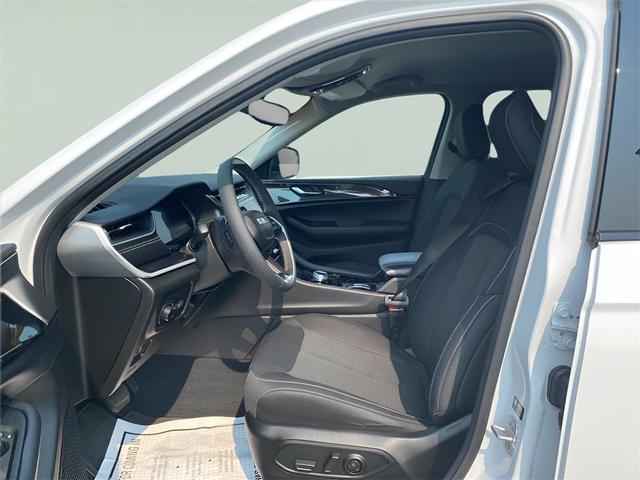 Photo of 2023 Bright White Clearcoat Jeep Grand Cherokee