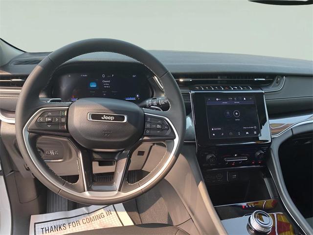 Photo of 2023 Bright White Clearcoat Jeep Grand Cherokee