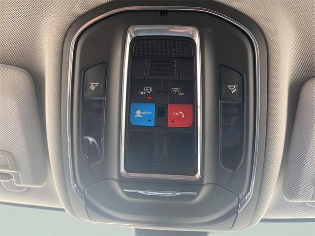 Photo of 2023 Bright White Clearcoat Jeep Grand Cherokee