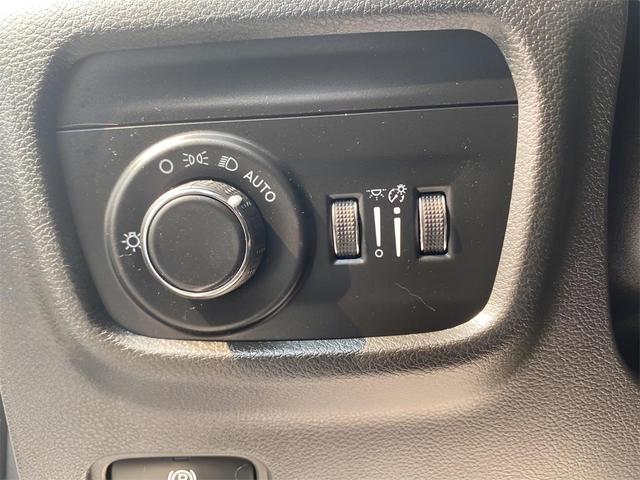 Photo of 2023 Bright White Clearcoat Jeep Grand Cherokee