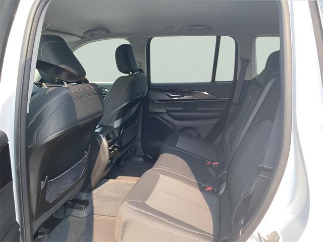 Photo of 2023 Bright White Clearcoat Jeep Grand Cherokee