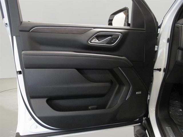 Photo of 2023 Summit White Chevrolet Tahoe