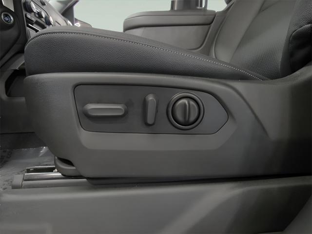 Photo of 2022 Summit White Chevrolet Silverado 1500