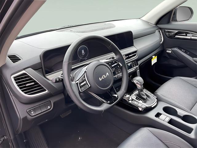 Photo of 2024 Fusion Black Kia Seltos