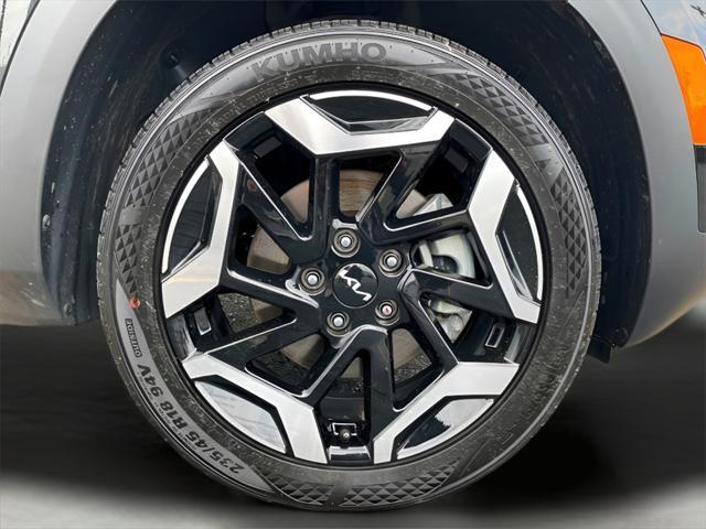 Photo of 2024 Fusion Black Kia Seltos