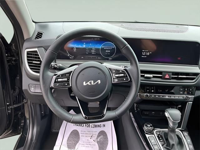 Photo of 2024 Fusion Black Kia Seltos