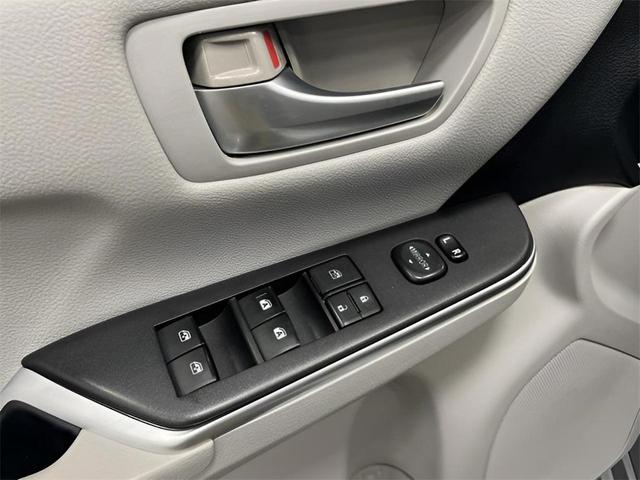 Photo of 2015 Gray Toyota Camry