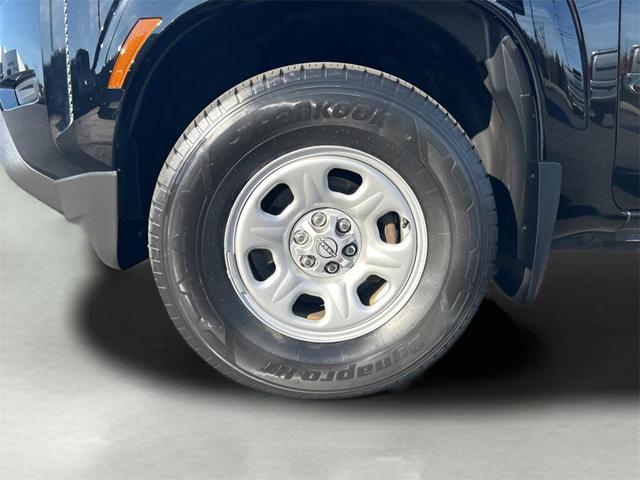 Photo of 2022 Super Black Nissan Frontier
