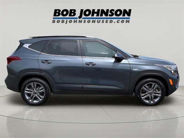 Photo of 2023 Gravity Gray Kia Seltos