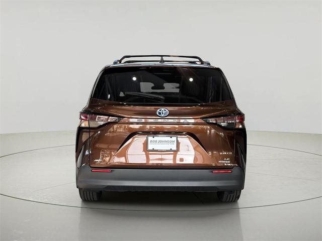 Photo of 2023 Sunset Bronze Mica Toyota Sienna