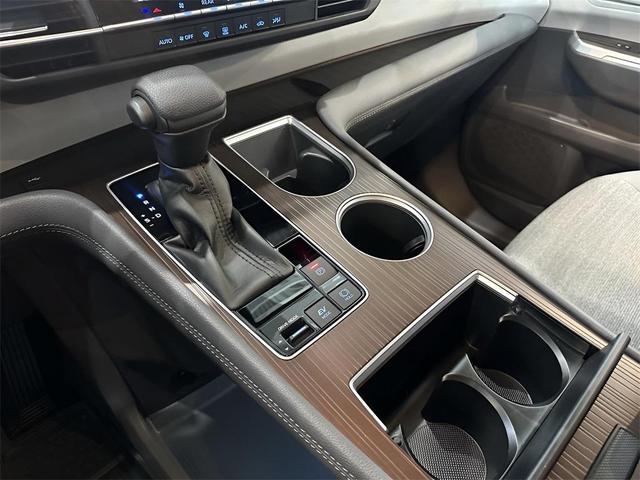 Photo of 2023 Sunset Bronze Mica Toyota Sienna