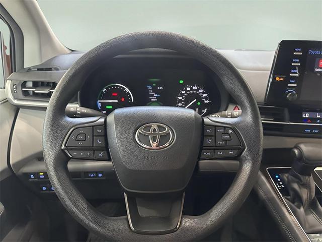 Photo of 2023 Sunset Bronze Mica Toyota Sienna