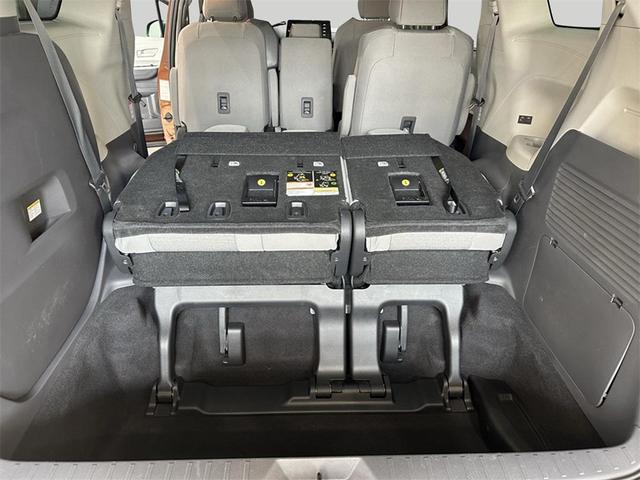 Photo of 2023 Sunset Bronze Mica Toyota Sienna