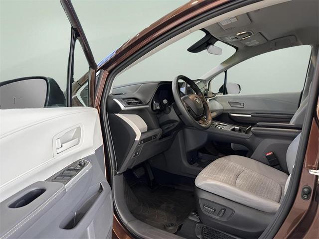 Photo of 2023 Sunset Bronze Mica Toyota Sienna