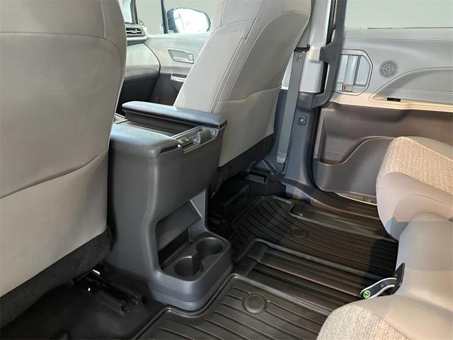 Photo of 2023 Sunset Bronze Mica Toyota Sienna