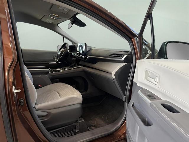Photo of 2023 Sunset Bronze Mica Toyota Sienna