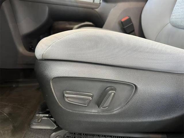 Photo of 2023 Sunset Bronze Mica Toyota Sienna