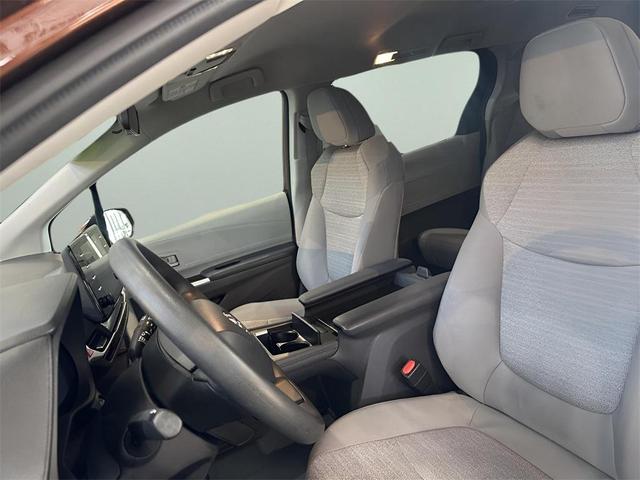 Photo of 2023 Sunset Bronze Mica Toyota Sienna