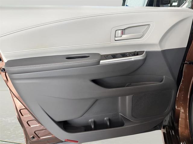 Photo of 2023 Sunset Bronze Mica Toyota Sienna