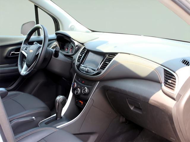 Photo of 2022 Silver Ice Metallic Chevrolet Trax